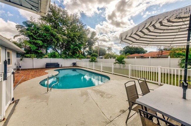 Building Photo - 5244 35th Terrace N