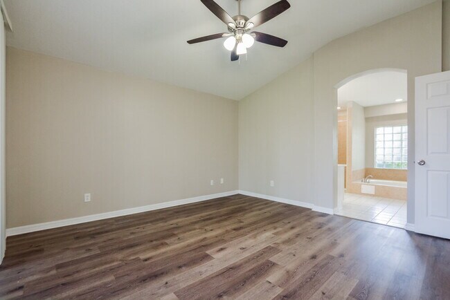 Building Photo - 2294 Lake Pointe Cir