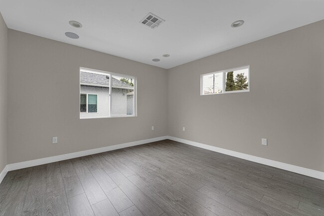 Building Photo - 7237 Tujunga Ave