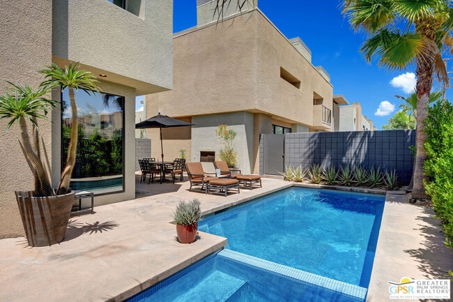 Building Photo - 1536 E Baristo Rd