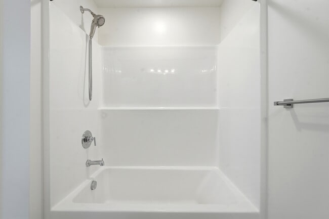 Building Photo - 613 W 550 N