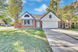 Building Photo - 6016 Glenwood Dr