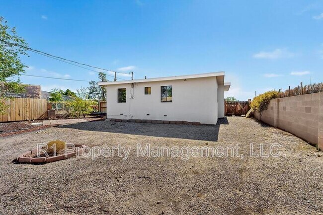 Building Photo - 165 Hilton Ave NW