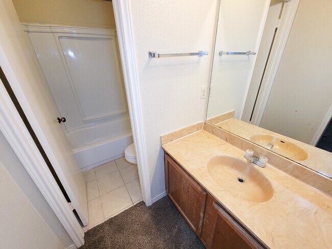 Building Photo - 10059 Emerald Creek Dr