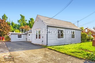 Building Photo - Welcome Home to Your Perfect Hillsboro Retreat!