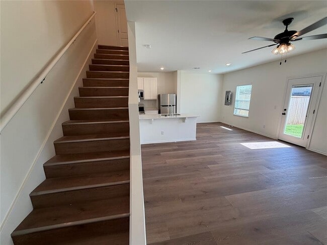 Building Photo - 301 Aaran Way