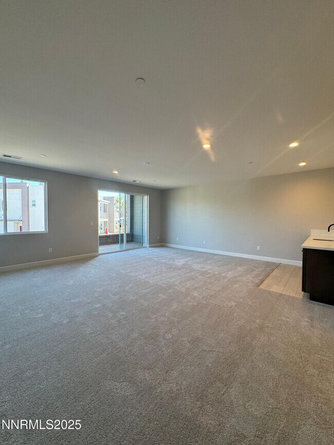 Building Photo - 1521 Golf Club Dr