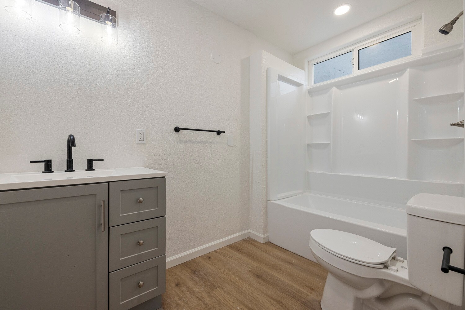 Building Photo - 214 Kimble St