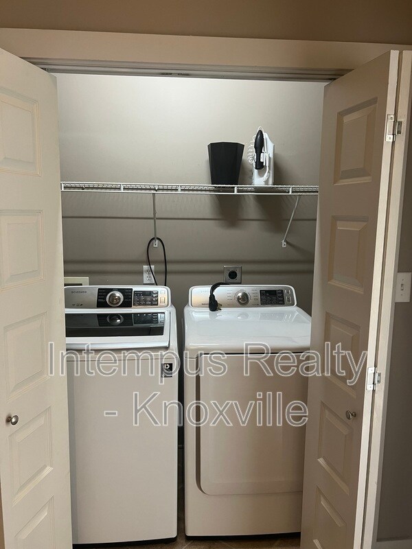 Building Photo - 229 Deaderick Ave