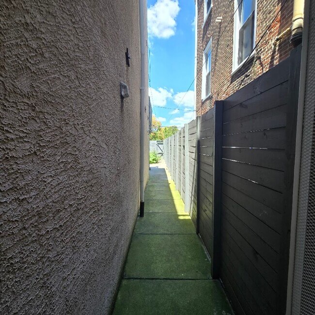 Building Photo - Make this your home today! Come rent with ...