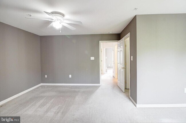 Building Photo - 6135 Newport Terrace