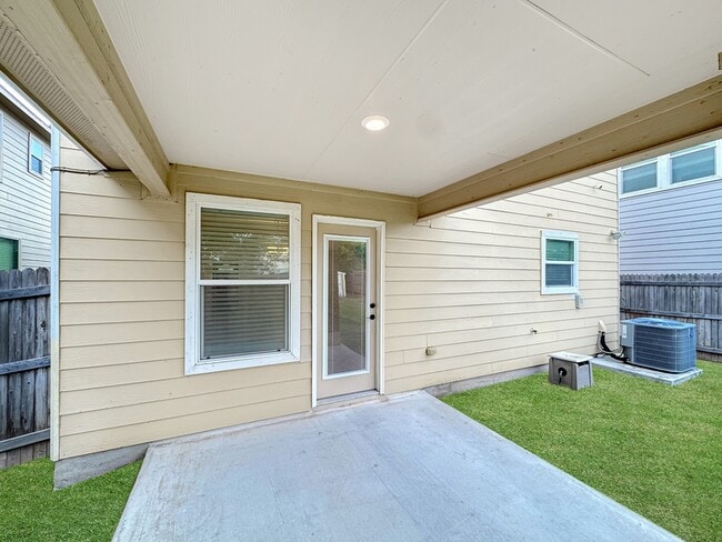 Building Photo - 8018 Assumption Dr