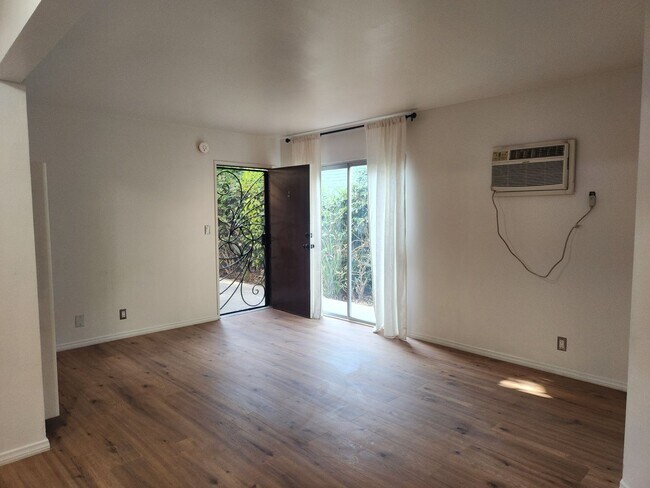Building Photo - 6416 Woodley Ave