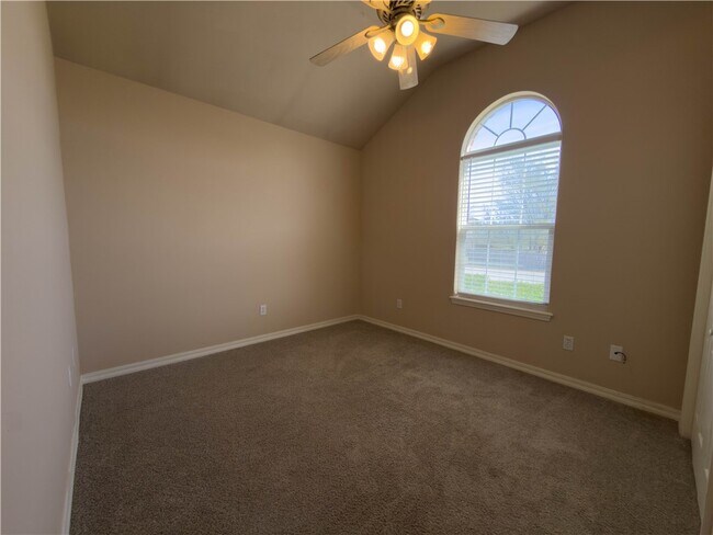 Building Photo - 3706 SW Hansom Loop