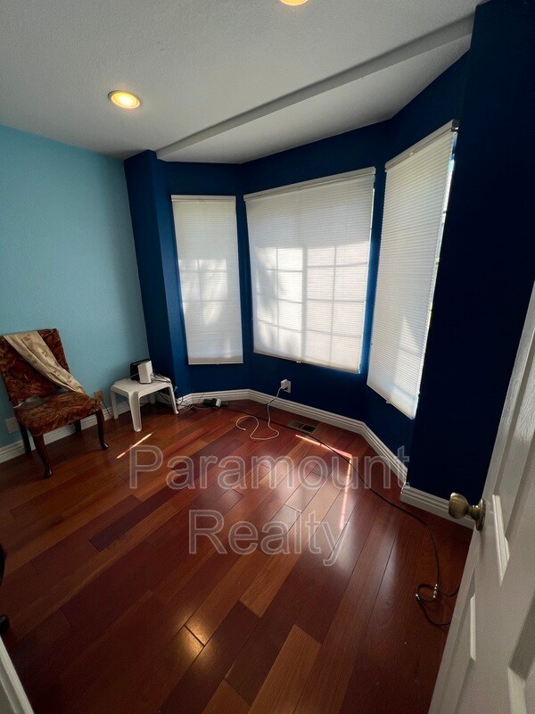 Building Photo - 600 Praderia Cir