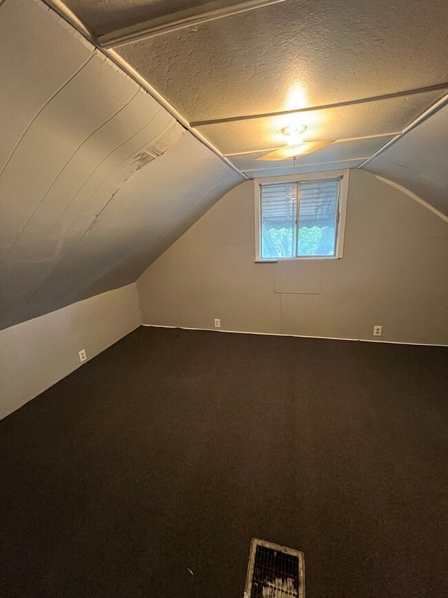 Building Photo - Section 8 Accepted, Charming 2BR 1 BA Home...