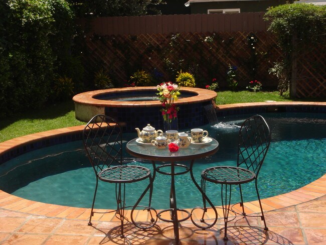 Gorgeous pool and romantic outdoor space - 14024 Peach Grove St