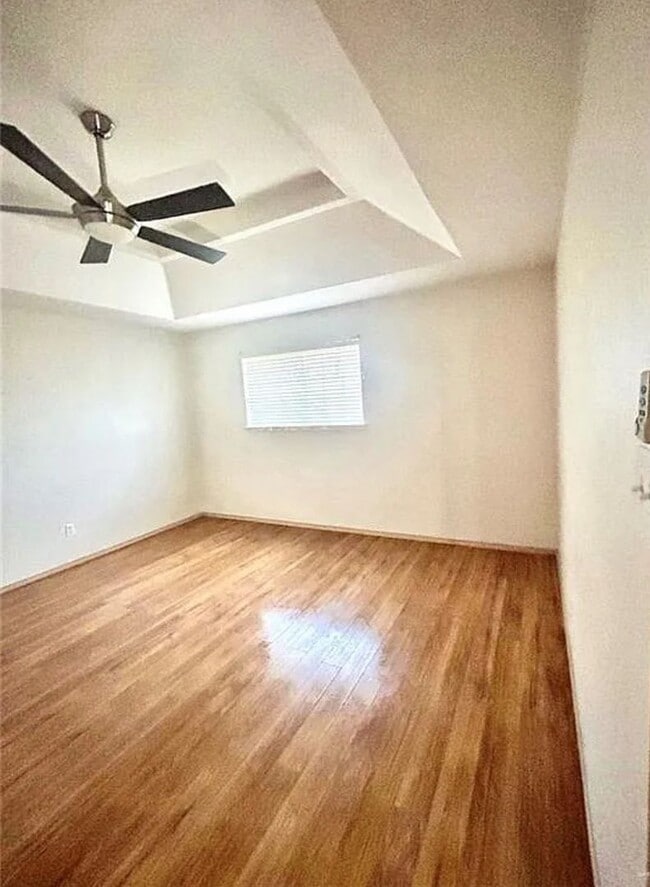 Building Photo - 610 Lake View Dr