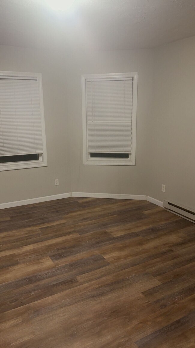 Building Photo - 240 S Main St