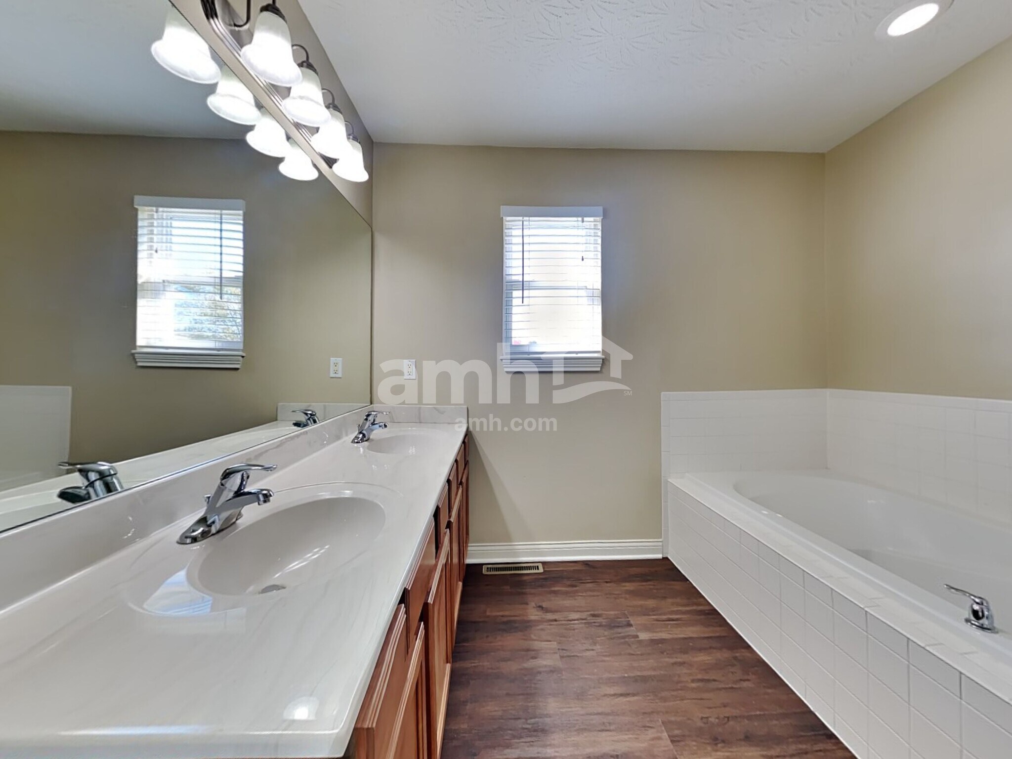 Building Photo - 8133 Darlene Ter