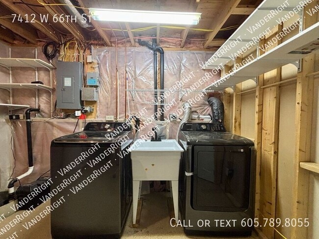 Building Photo - 7412 W 66th St