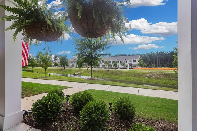 Building Photo - 1011 Yellowwood Aly