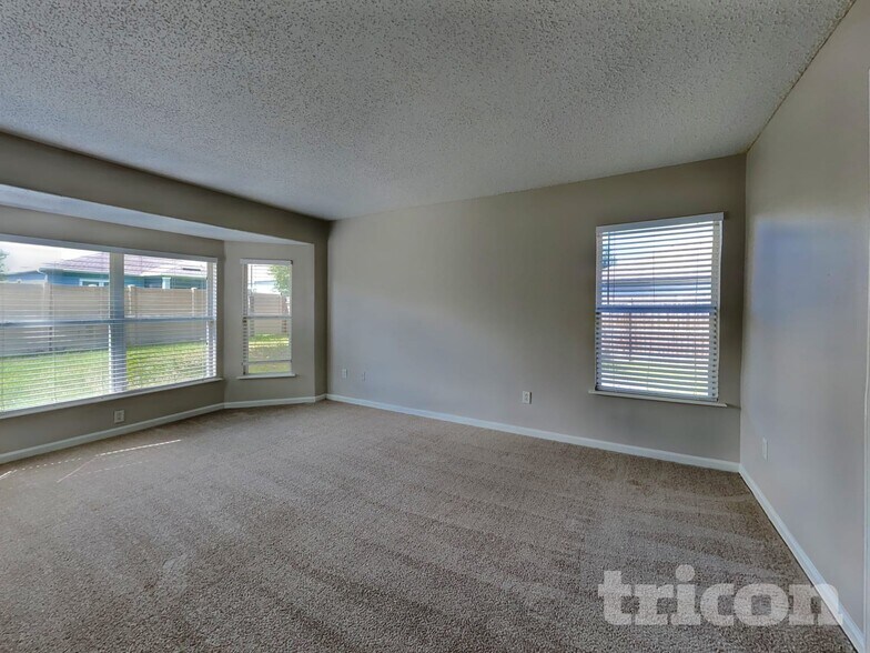 Building Photo - 7125 Beekman Lake Dr