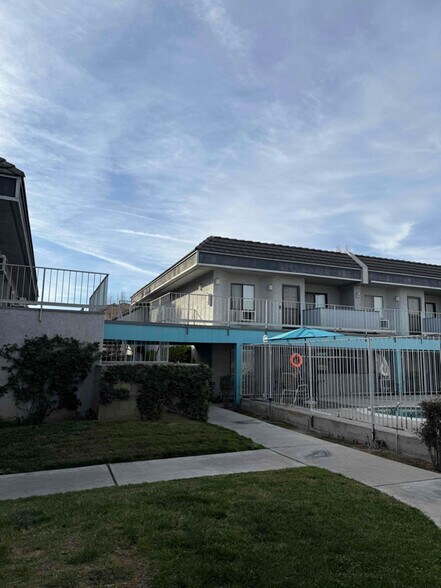 Building Photo - 1400 Peckham St