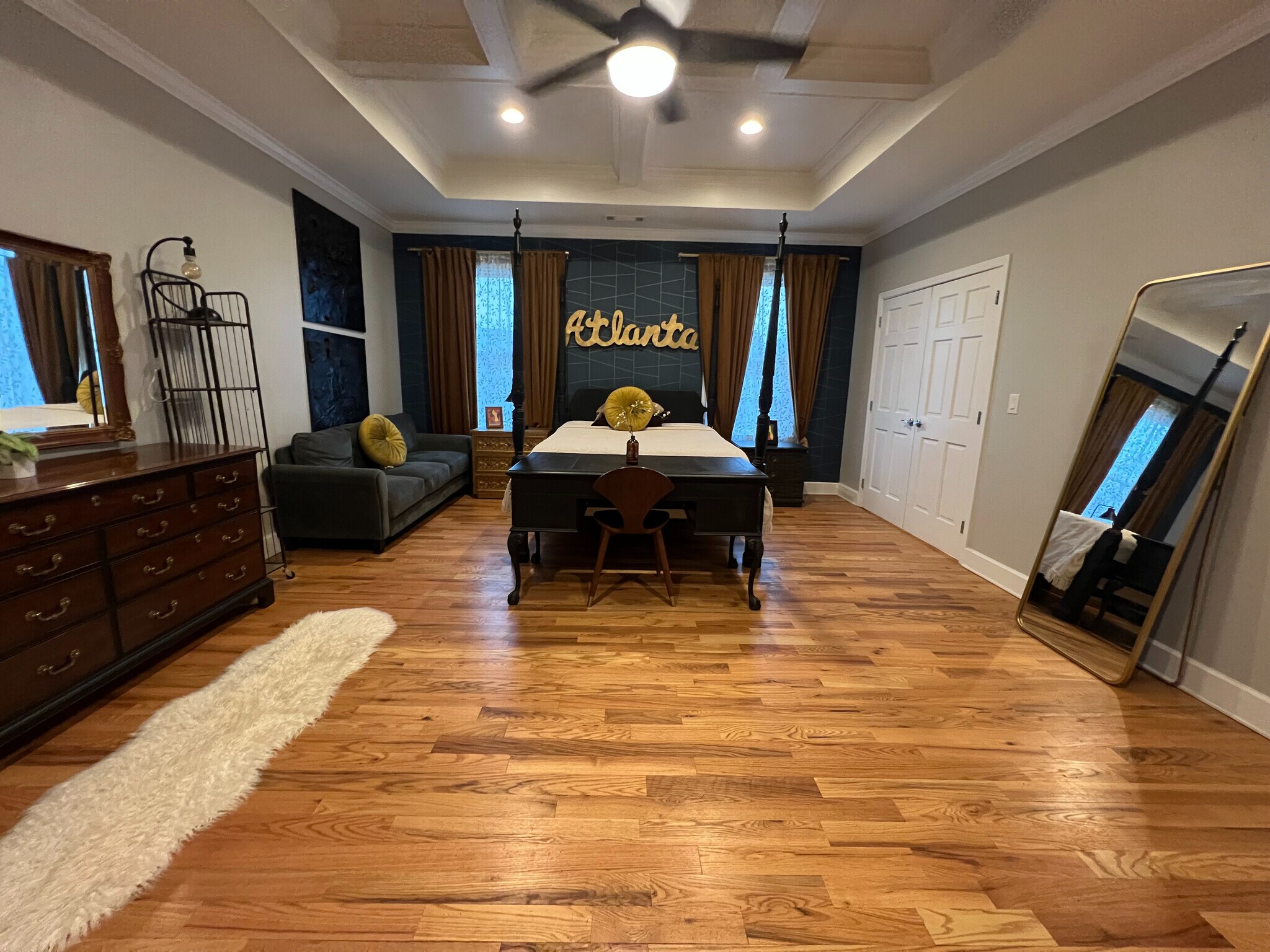 Building Photo - Room in House on Holland Ct