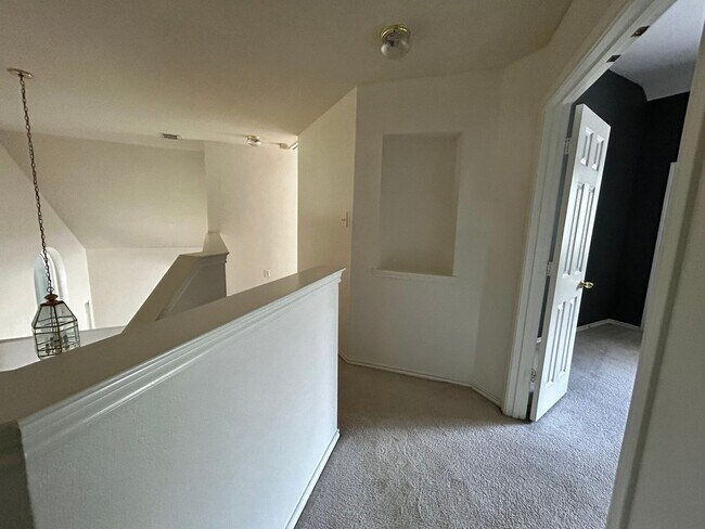 Building Photo - Spacious Home in BISD
