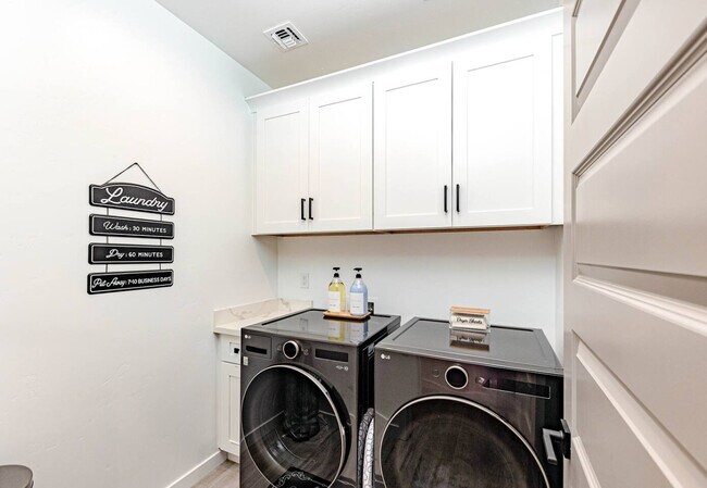 Building Photo - 3611 Breakwater Dr