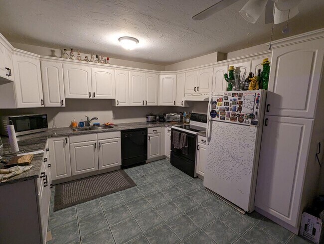 Building Photo - 18 Wrentham Rd
