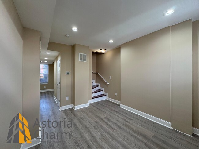 Building Photo - Move In by September 30th: Get 1 Month FRE...