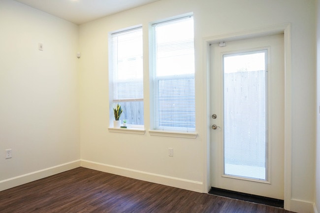 Building Photo - Couve