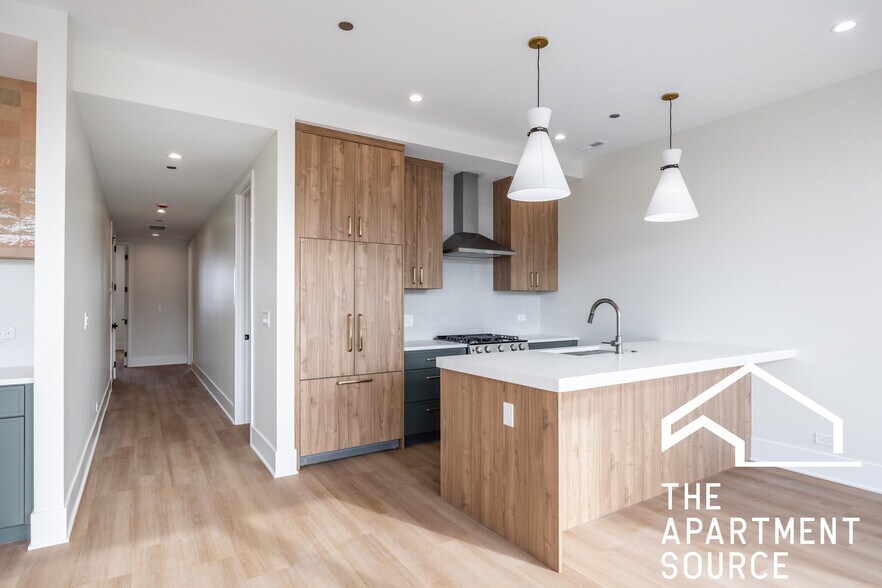 Building Photo - 1624 W Grand Ave