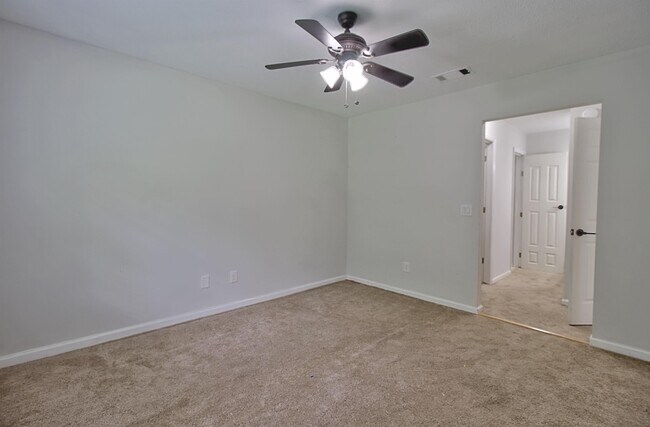 Building Photo - 815 Sagewood Dr
