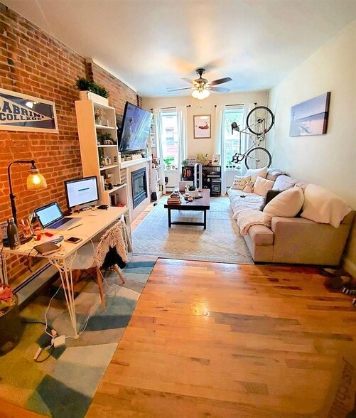 Primary Photo - 228 1st St