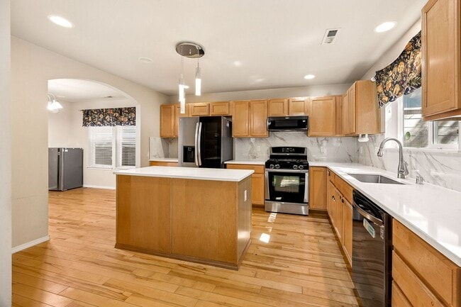 Building Photo - 3 Bedroom 2.5 bath Foxglove Meadows Home $3495.00