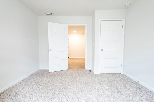 Building Photo - 975 Lovebird Ct