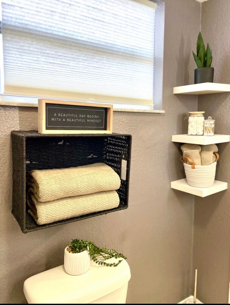 Building Photo - 2575 S Himes Ave