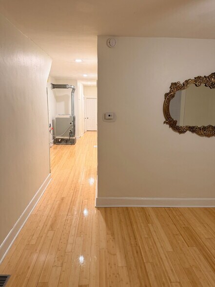 Building Photo - 748 E 28th St