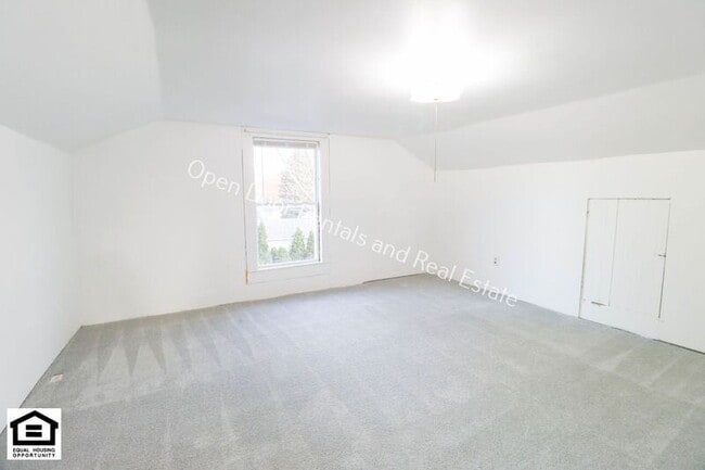 Building Photo - 121 S State St