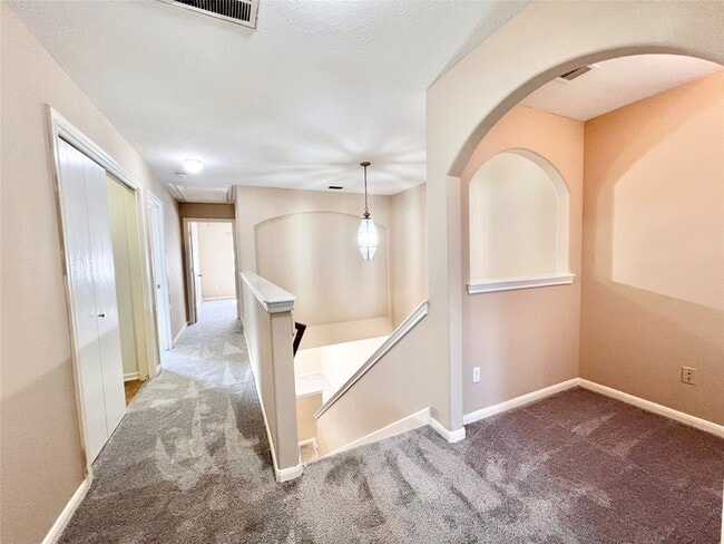 Building Photo - 815 Forest Ivy Ln