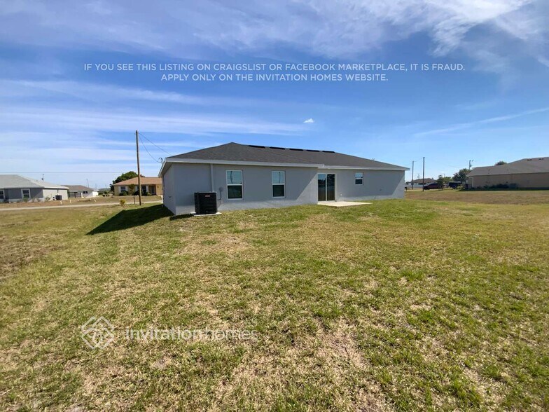 Building Photo - 512 NE 6th Pl