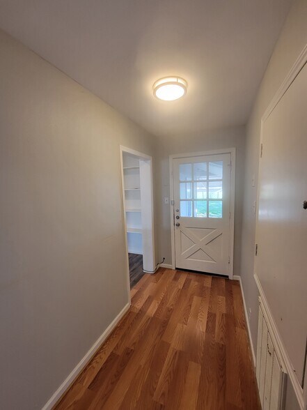 Building Photo - 707 Johnson Ln