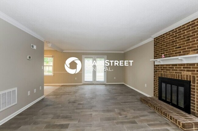 Building Photo - 3 Bedroom Pet-Friendly Home in Charlotte, NC with Main Street Renewal