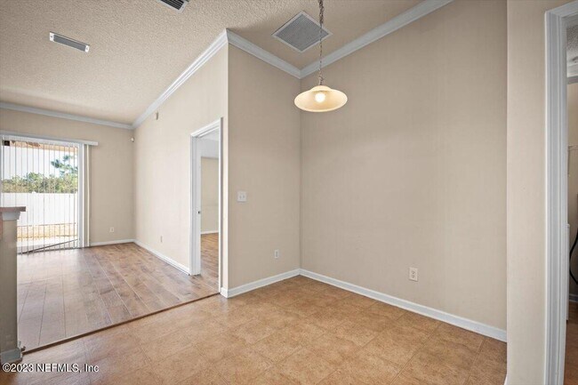 Building Photo - 929 Raindrop Ln