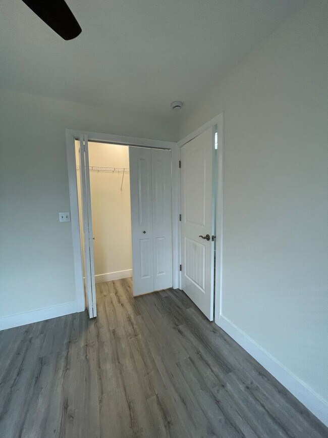 Building Photo - 1009-1011