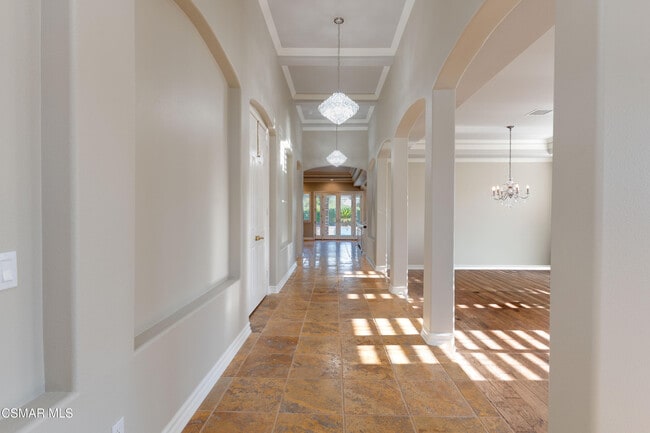 Building Photo - 750 Huntsdale Ct