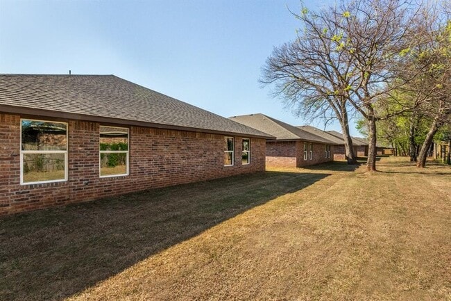 Building Photo - 320 Chalk Hill Ct